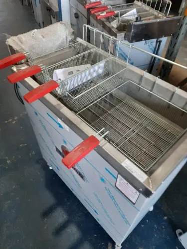 fritadeira elétrica 42 litros 8000w  / água e óleo 