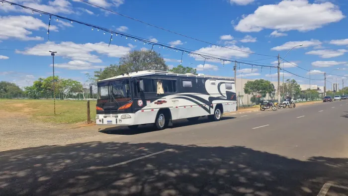MOTORHOMER MERCEDES-BENZ 1986, 1113, PNEUS NOVOS, 03 TIPOS DE ENERGIA, AR CONDICIONADO.