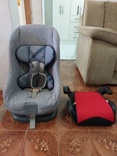 Cadeirinha e assento para carro (automóvel)