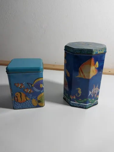 2 latas decorativas com tema marinho para coleção