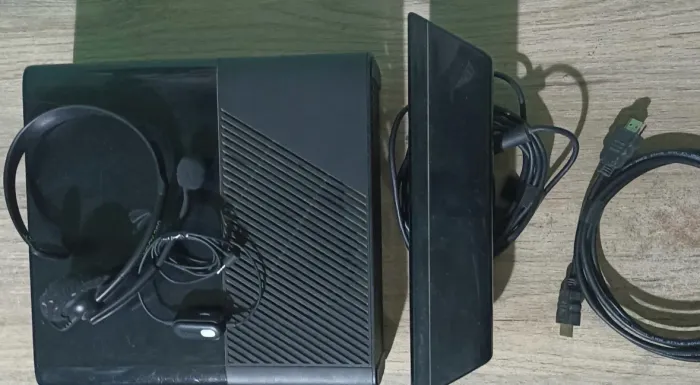 Xbox 360 Super Slim 500GB Desbloqueado + Kinect + Jogos