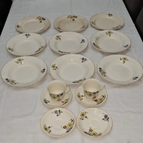 Jogo de louça de porcelana Inglesa com 15 Peças