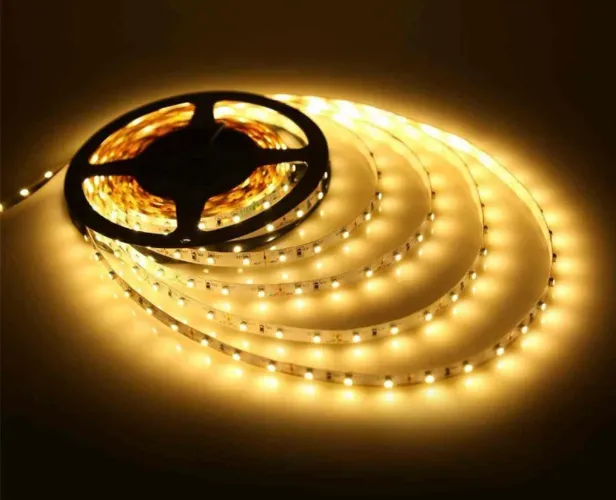 Fita de LED Branco Quente - Iluminação Decorativa e Funcional