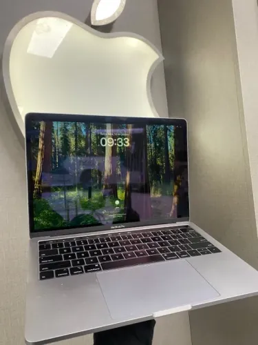 MacBook Pro 2019 Touch Bar i7 16GB 1TB SSD 24 ciclos