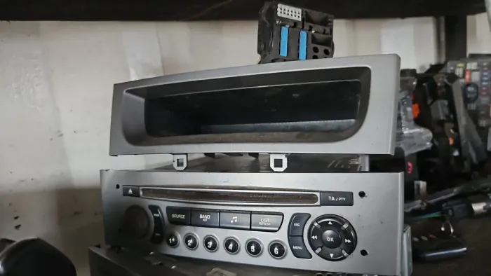 Rádio original Peugeot 308 408 com gaveta e plugue