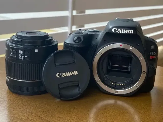 KIT Canon EOS Rebel SL2 + Lente 18-55mm & Acessórios