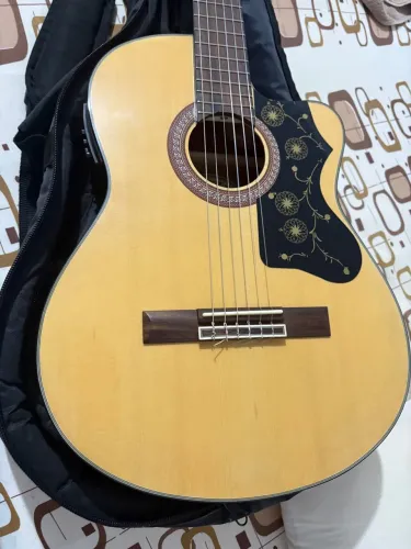 Violão Condor com capa 