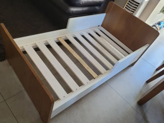 Cama-berço Infantil de Madeira