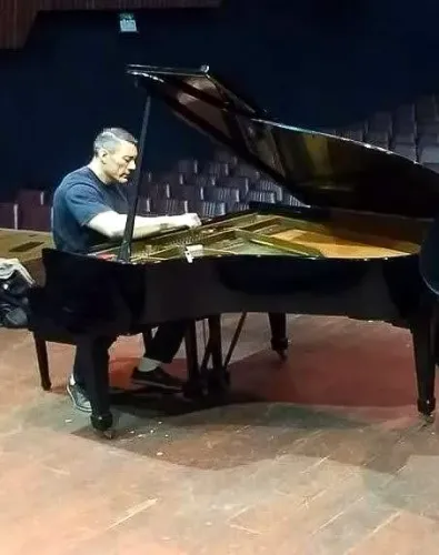Afinação de pianos/ tranporte