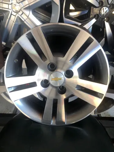 Rodas de liga leve GM Agile aro 15 semi-novas