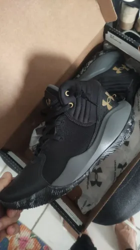 Tênis Under Armour tamanho 39