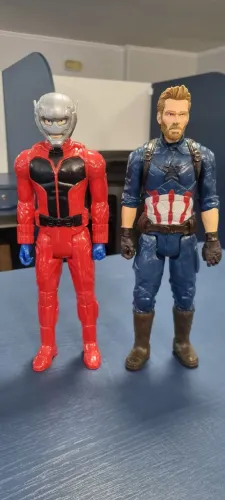 Bonecos originais de 25 cm