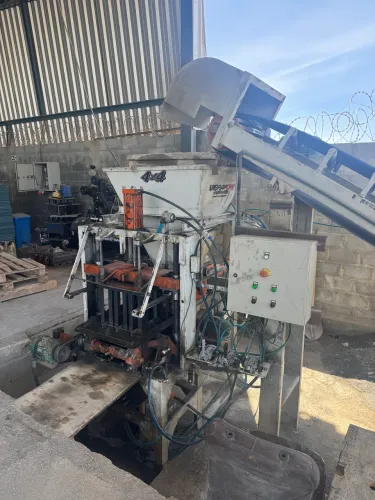 MÁQUINA DE BLOCOS E CANALETAS