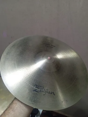 Prato Zildjian Paper Thin Crash 14" polegadas