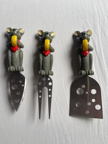 Conjunto de Facas para Queijo com Design de Ratinho
