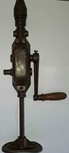 Furadeira Manual Antiga ( 1940 )