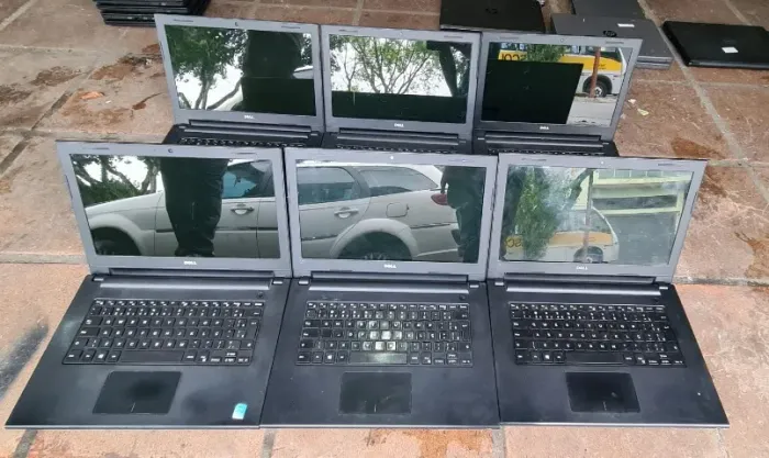 Notebook Dell Inspiron 3520 i3 8Gb Ss240Gb bateria fraca