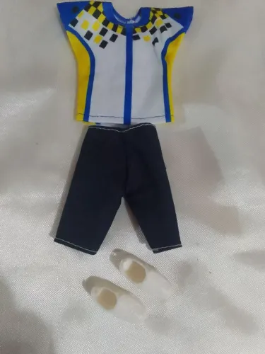 Roupa de boneco ken com tênis