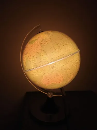 Luminária globo terrestre Walma 