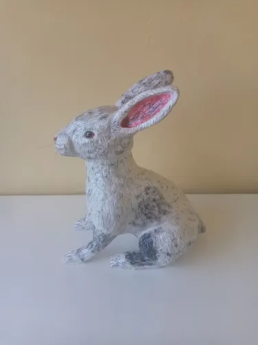 Coelho de cimento , areia e ferro, para decoração de jardim e casa, feito á mão de obra