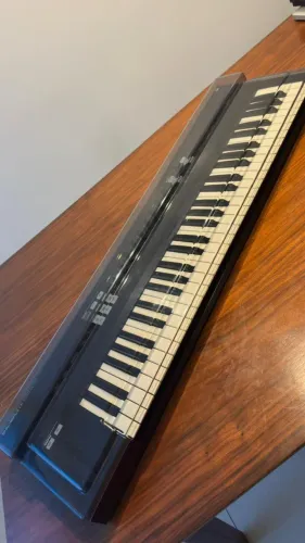 Teclado Controlador Native Instruments Komplete Kontrol A61 + Decksaver Cover