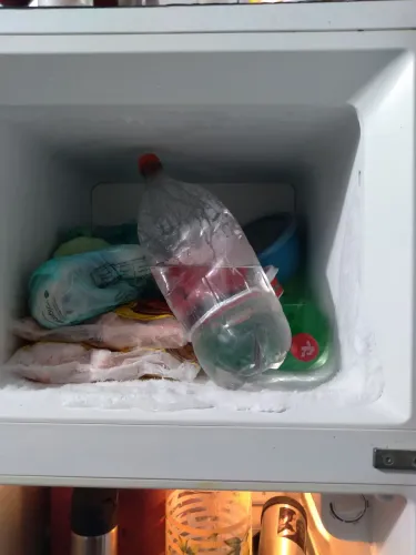 GELADEIRA COM DEFEITO