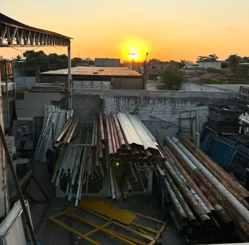Tubos de ferro e inox, vigas, chapas, cantoneiras, estruturas metálicas