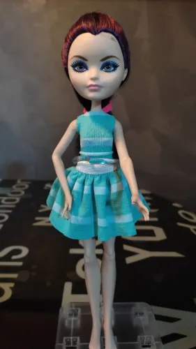Boneca Ever After High Sally