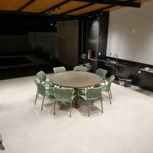MESA DE ÁREA EXTERNA E CADEIRAS DE CORDA NÁUTICA