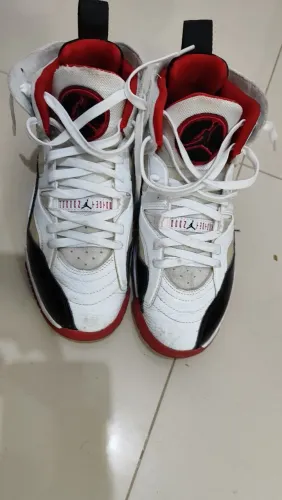 Tênis Air Jordan two Trey jumpman vermelho e branco 39
