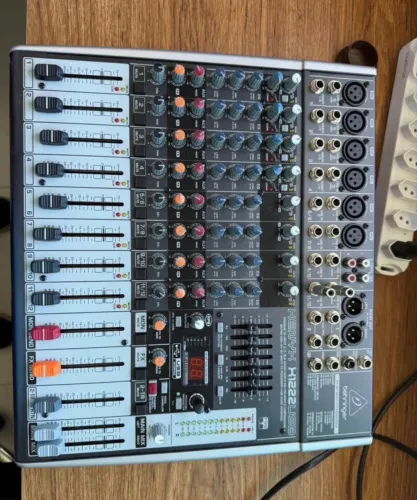 Console Behringer X1222usb Xenyx De Mistura 100v/240v