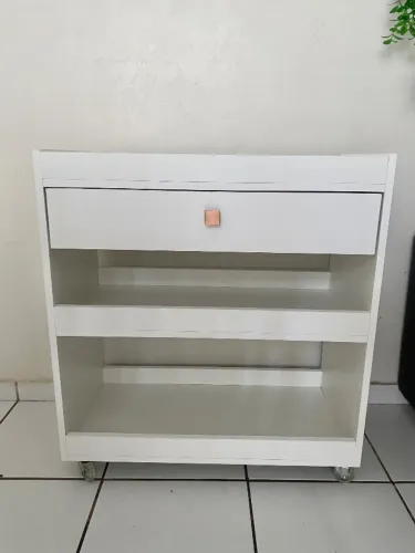 Móvel multiuso com rodinha em estado de NOVO!
