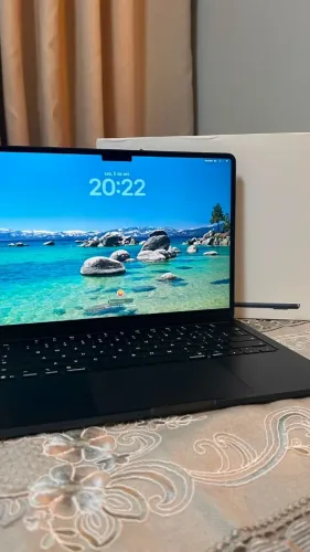 MacBook Air de 13 polegadas: Chip M5, CPU de 10 núcleos,16 GB ram, 512GB - Meia?no