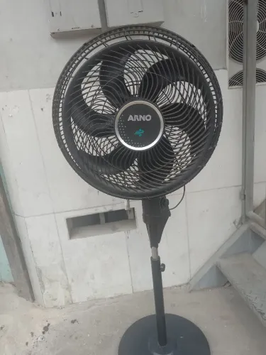 Ventilador Arno tamanho grande funcionando perfeitamente
