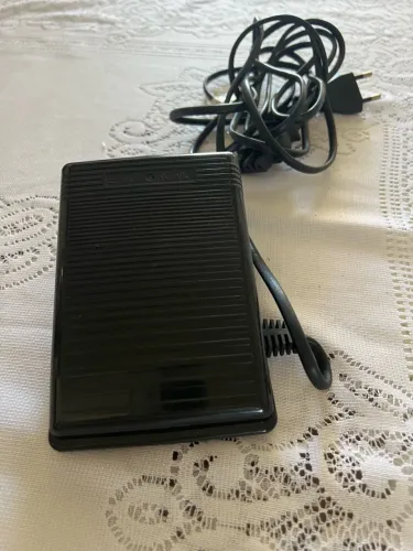 Pedal para máquina de costura