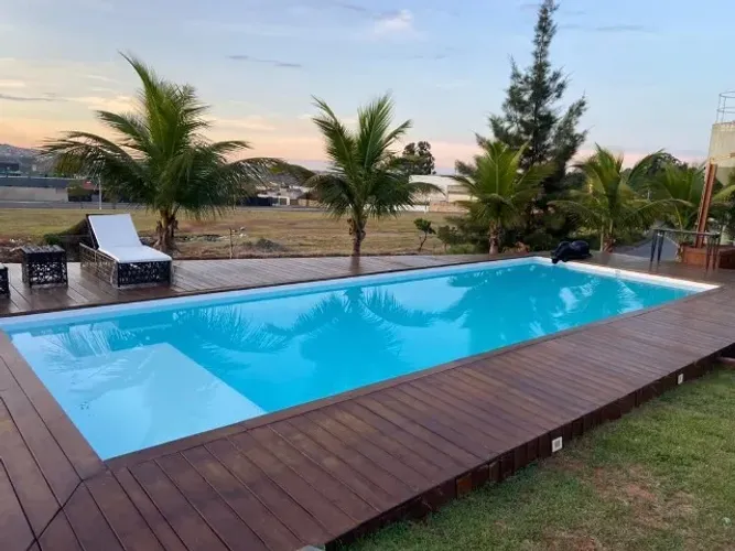 PISCINA DE FIBRA 10,80 X 4,10 X 1,40 A 1,80