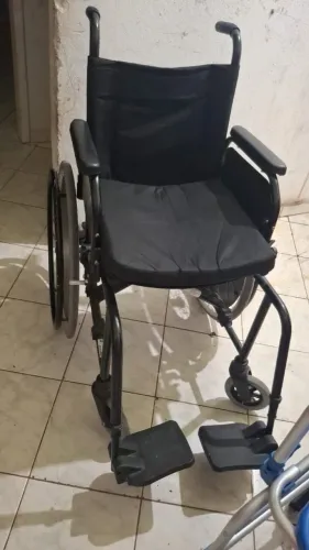Cadeira de rodas nova