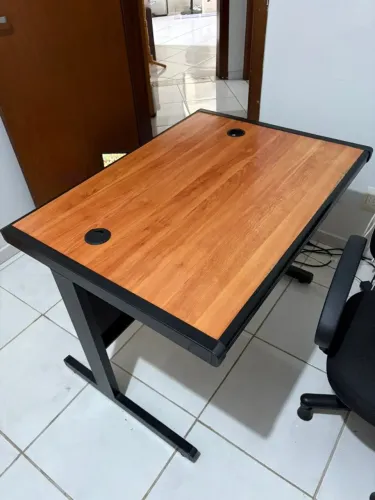 Mesa de Escritório Pequena
