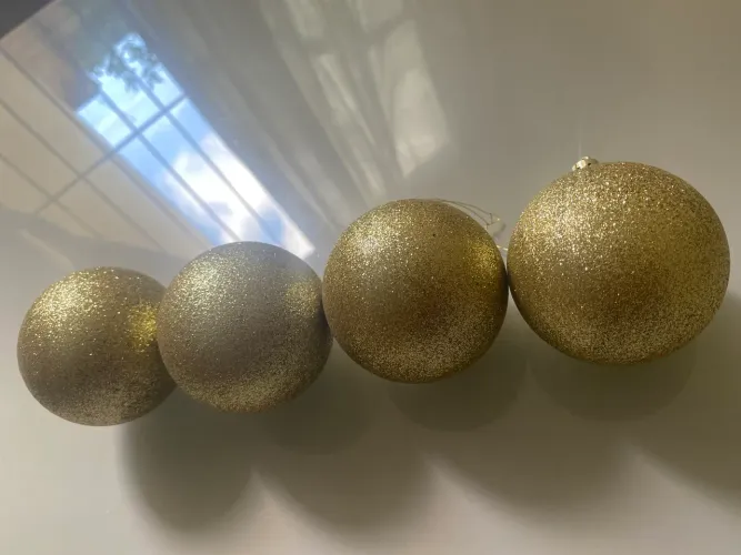 KIT BOLAS DE NATAL - 4 UNIDADES / DOURADO