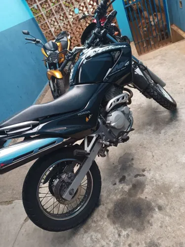 NX 400 Falcon - 2003 super conservada.