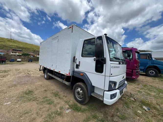 OPORTUNIDADE FORD CARGO 816 S TURBO 2015