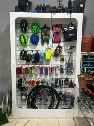 Armário Expositor com Canaleta de Aluminio