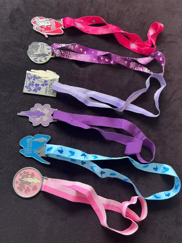 Medalhas de Corridas de Rua Femininas, lote com 6, usadas, em bom estado de conservação.