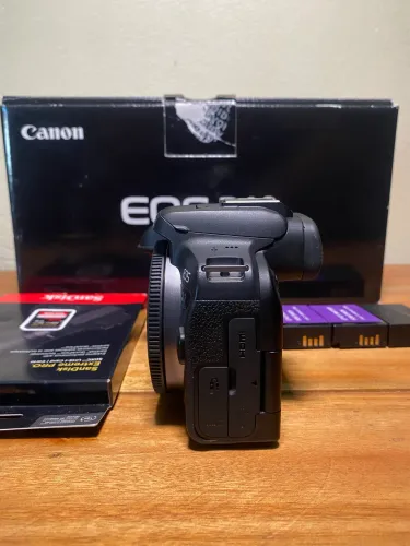 Câmera Cânon R10 KIT COMPLETO