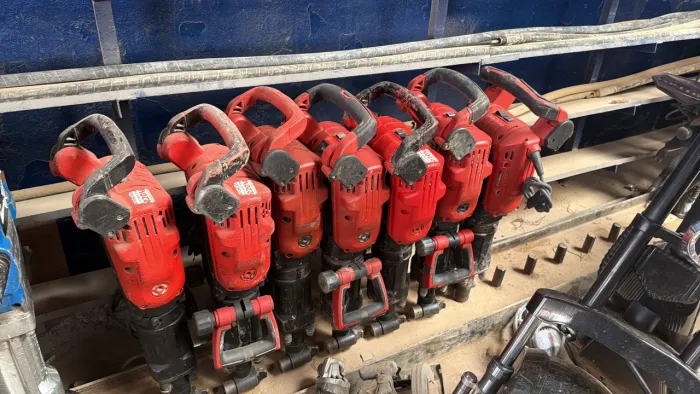 Vendo variedade de martelos rompedores semi novos