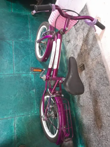 Bicicleta pequena criança  NOVA 