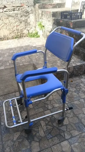 Cadeira para banho de alumínio em ótimo estado