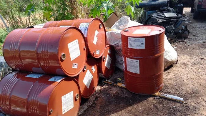 Vende se tambor de 200 litros de ferro