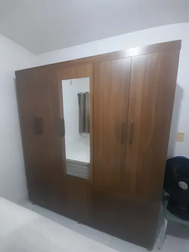 Guarda-roupa semi novo 