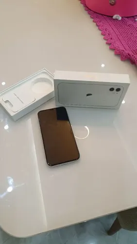 Celular iPhone 11, 128GB, Branco, bateria ? 76%